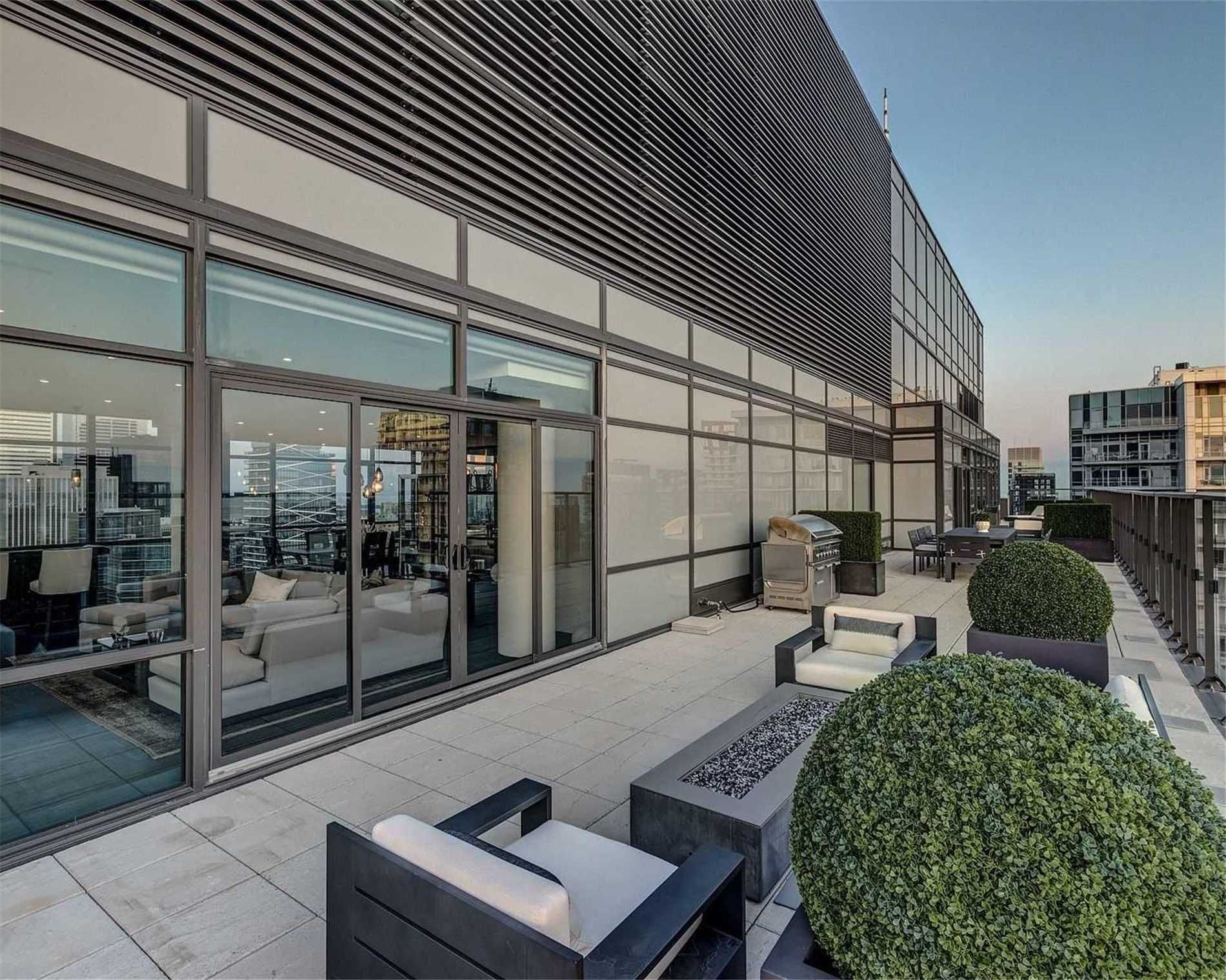 290 Adelaide St W Ph-One — Sold by David Anderson Oey